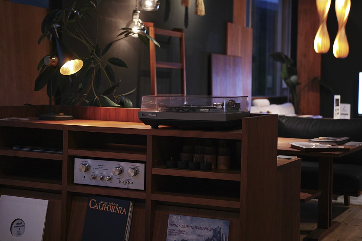 KOROVA DJ BOOTH 2列:W101 × D47 × H92 cm