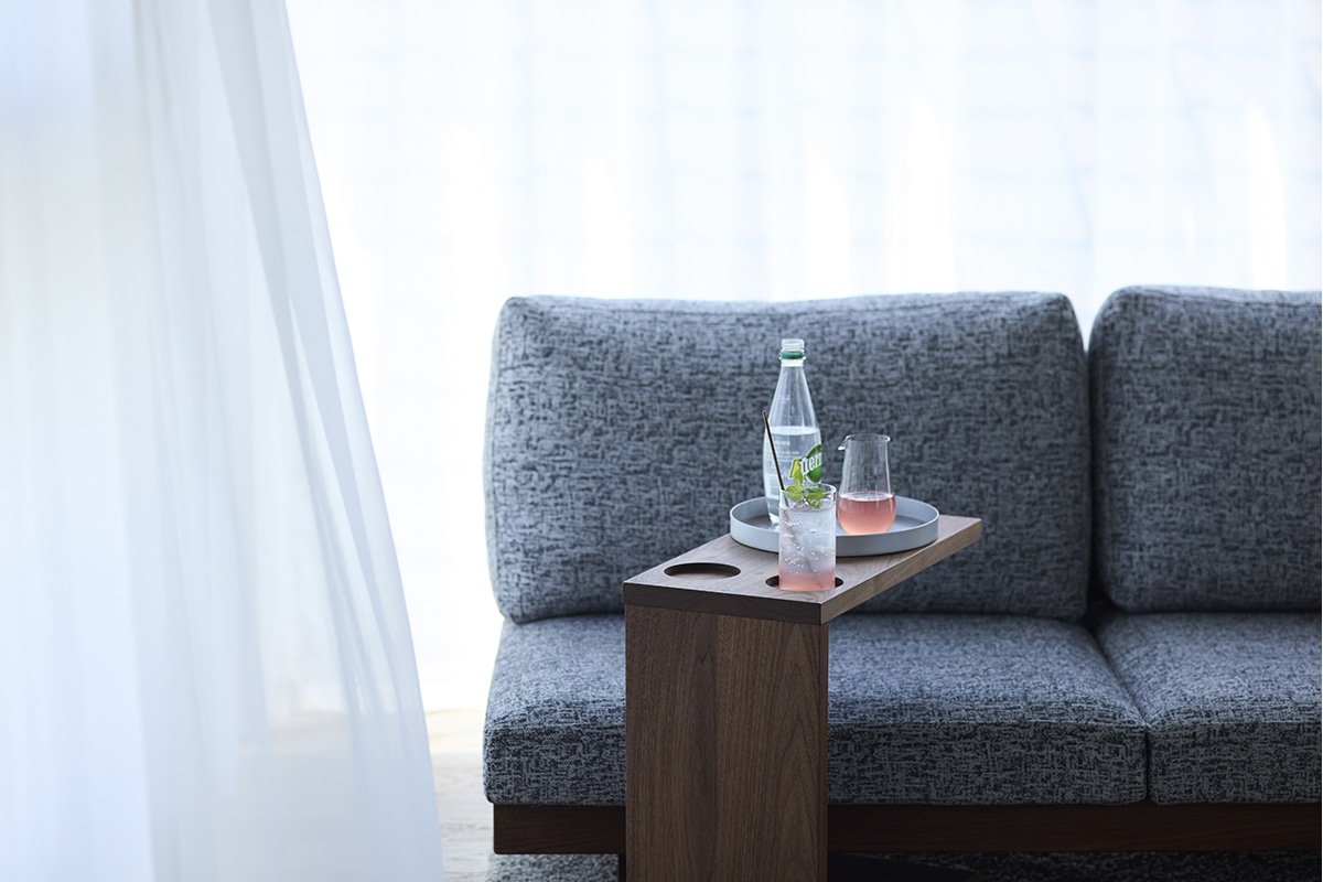 ELVIS SIDE TABLE H49cm / マグプレイス(2箇所)