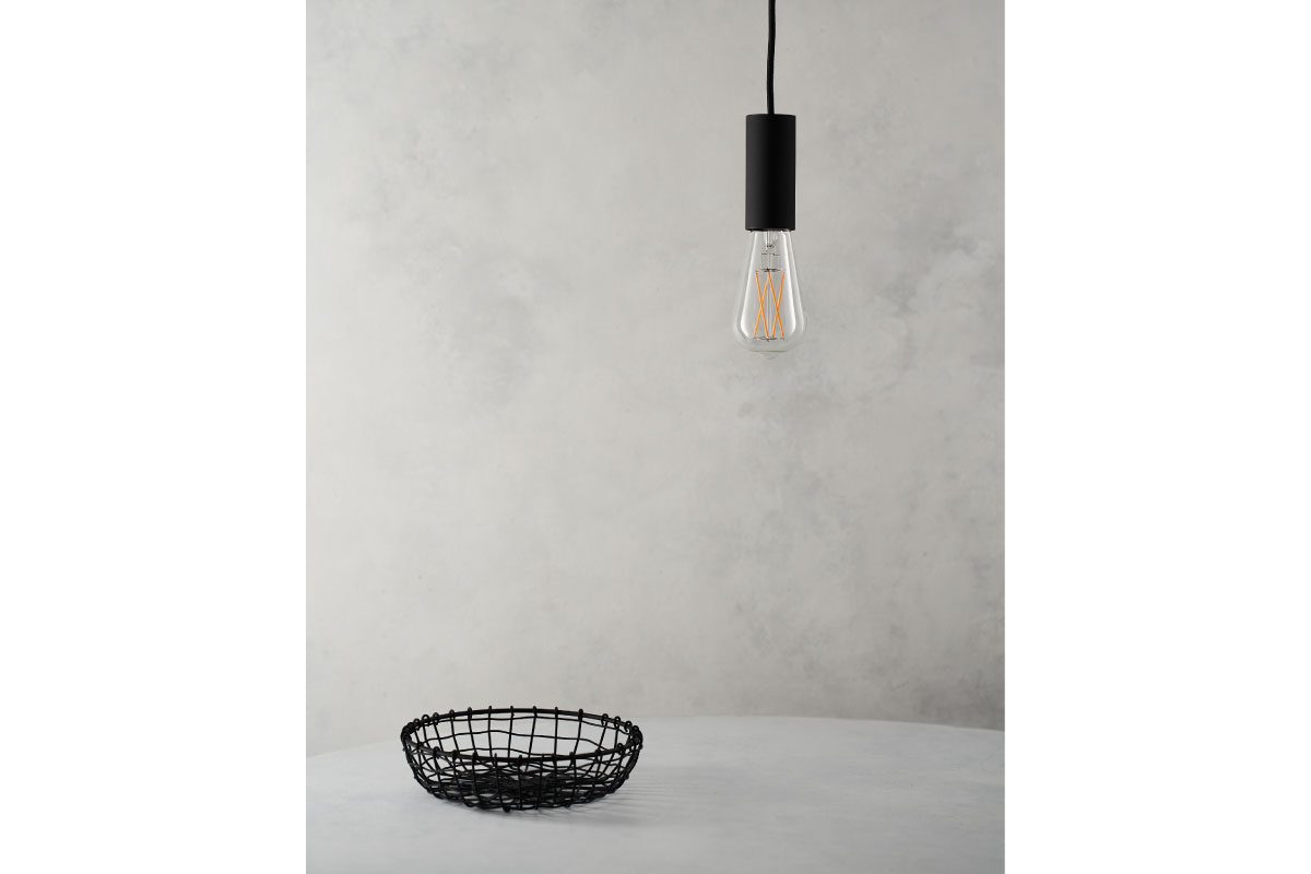well lit | SPIN Black