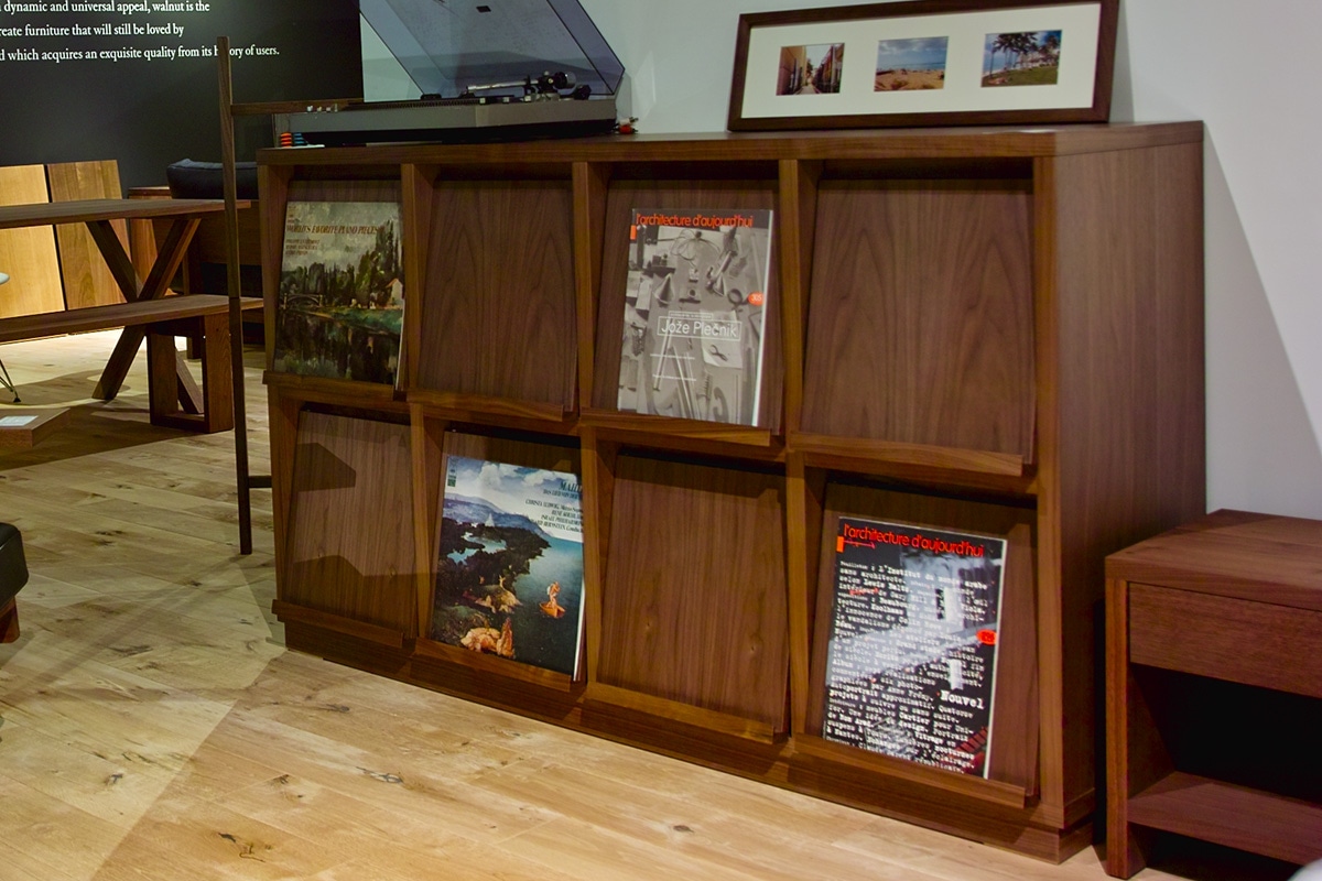 KOROVA RECORD RACK 2列3段 : W76.6 × D47 × H134 cm
