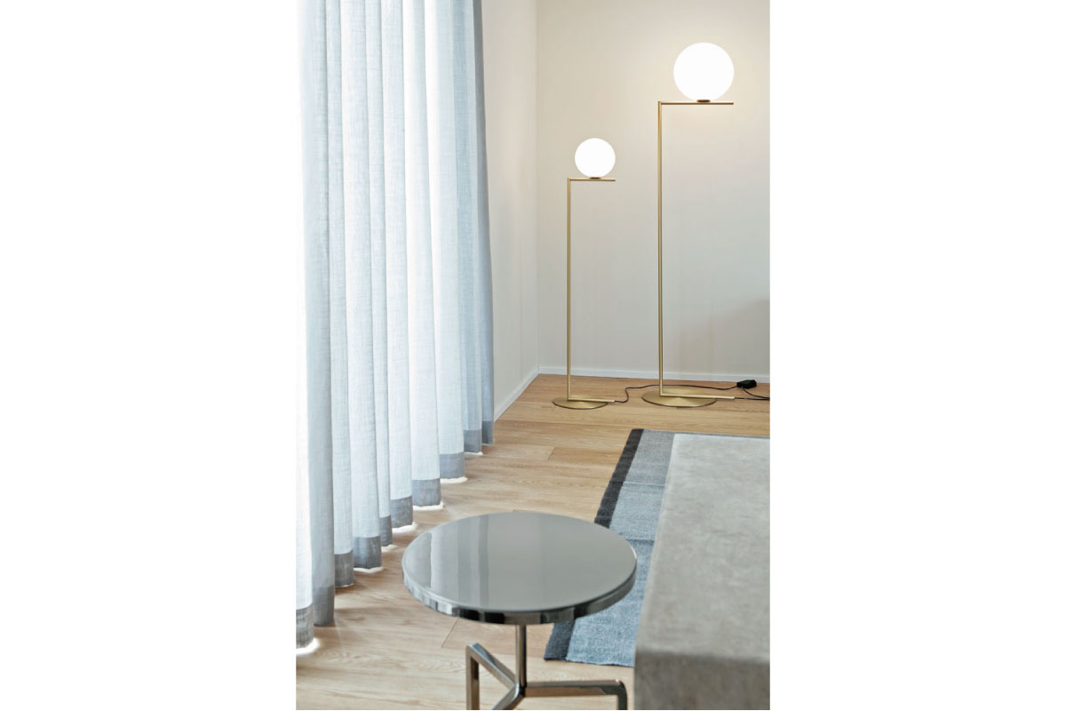 Flos | IC LIGHTS F1 ブラック フロアライト1