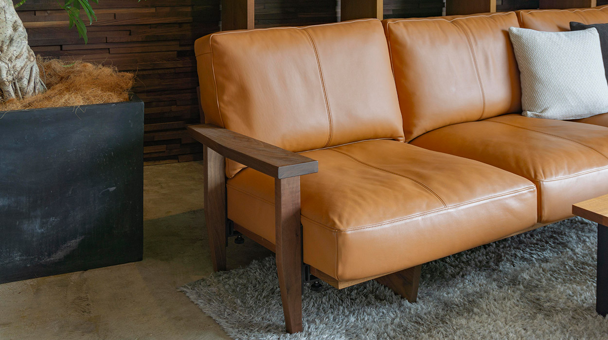 MONO SOFA WOOD ARM
